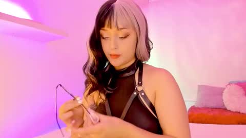 Snapshot of gloomydoll chatting on November 2025 06:51:01 PM Mimi online show from November 2025 06:51:01 PM