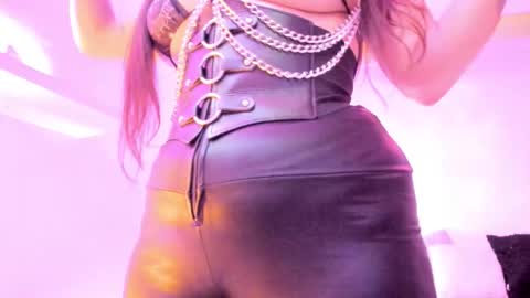 Snapshot of gloomydoll chatting on November 2025 07:57:01 PM Mimi online show from November 2025 07:57:01 PM