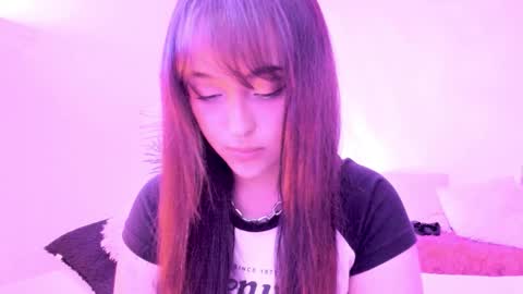 Snapshot of gloomydoll chatting on December 2025 06:47:02 PM Mimi online show from December 2025 06:47:02 PM