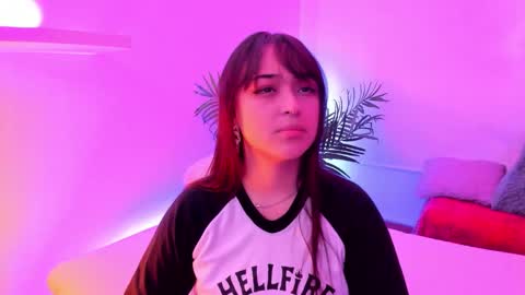 Snapshot of gloomydoll chatting on January 2026 07:17:01 PM Mimi online show from January 2026 07:17:01 PM