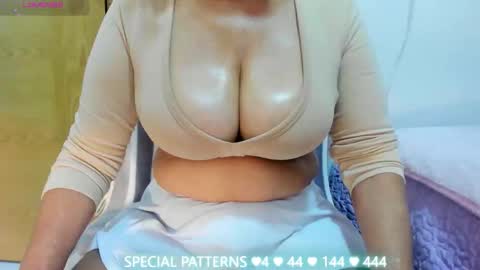 GLORIA INDEPENDENT MODEL online show from April 2026 10:00:02 PM
