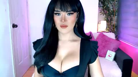 Snapshot of gloriousslutshay chatting on December 2024 07:01:01 PM shy online show from December 2024 07:01:01 PM