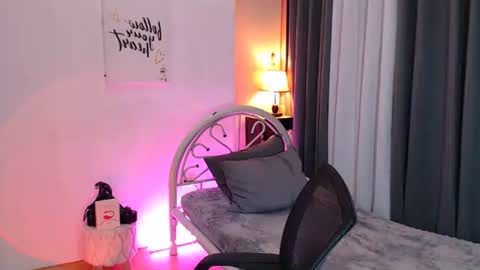 Snapshot of gloriousslutshay chatting on November 2025 03:02:01 PM shy online show from November 2025 03:02:01 PM