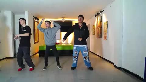 THOMAS AND DAMIAND online show from November 2025 06:18:02 PM