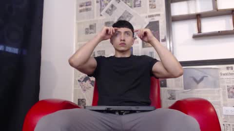 Snapshot of god_of_olympus1 chatting on December 2025 12:43:01 PM steven online show from December 2025 12:43:01 PM