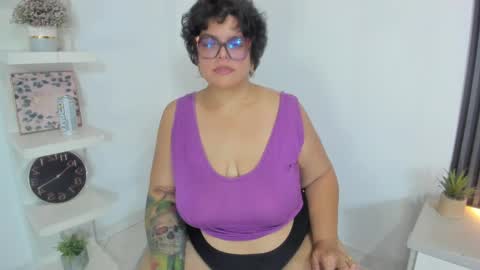 Snapshot of goddess_arethaozz chatting on April 2026 03:11:01 AM Aretha online show from April 2026 03:11:01 AM