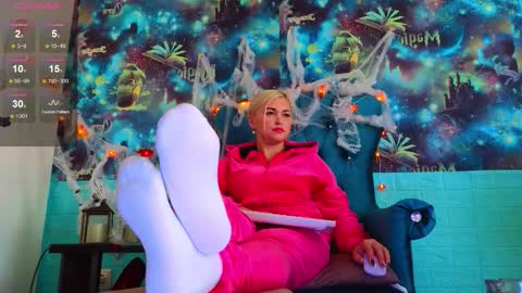 Mrs. Isabella online show from October 2025 04:37:02 AM