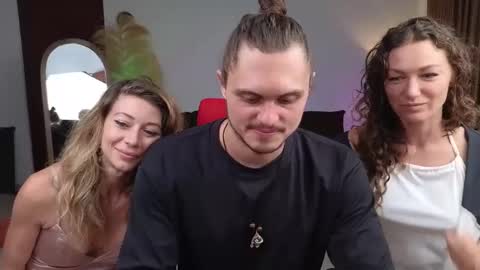   330 UTC2 girls   online show from December 2024 02:31:02 AM