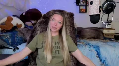 Snapshot of goddess_of_mars chatting on November 2025 04:22:01 PM Patricia Mars Goddess of Mars twitter thegoddessmindy online show from November 2025 04:22:01 PM