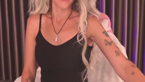 Snapshot of goddess_stars chatting on April 2026 12:10:01 PM Katarina online show from April 2026 12:10:01 PM