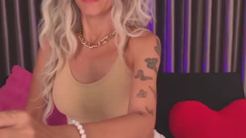 Snapshot of goddess_stars chatting on April 2026 08:08:01 AM Katarina online show from April 2026 08:08:01 AM