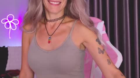 Snapshot of goddess_stars chatting on June 2026 12:37:01 PM Katarina online show from June 2026 12:37:01 PM