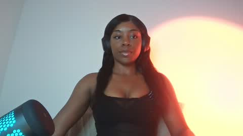 Snapshot of goddessblackk chatting on December 2024 03:40:02 AM Miss Raven Black online show from December 2024 03:40:02 AM