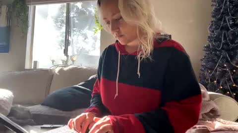 Snapshot of goddessmayvn chatting on December 2024 09:49:02 PM GoddessMayvn online show from December 2024 09:49:02 PM