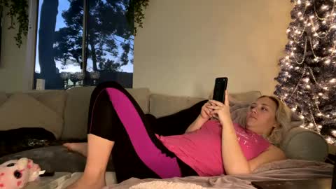 Snapshot of goddessmayvn chatting on December 2024 12:52:02 AM GoddessMayvn online show from December 2024 12:52:02 AM