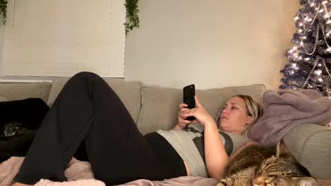 Snapshot of goddessmayvn chatting on December 2024 09:33:02 AM GoddessMayvn online show from December 2024 09:33:02 AM