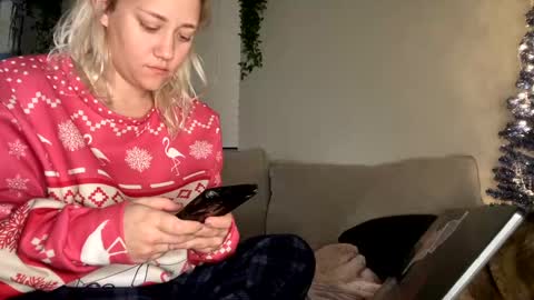 Snapshot of goddessmayvn chatting on December 2024 12:57:01 AM GoddessMayvn online show from December 2024 12:57:01 AM