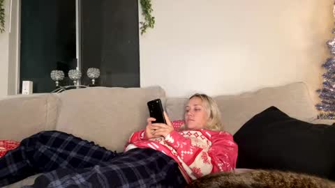 Snapshot of goddessmayvn chatting on December 2024 01:21:02 PM GoddessMayvn online show from December 2024 01:21:02 PM