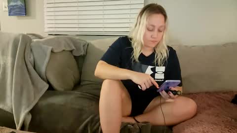 Snapshot of goddessmayvn chatting on January 2025 01:10:01 PM GoddessMayvn online show from January 2025 01:10:01 PM