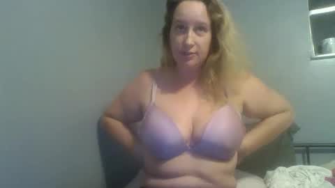 Snapshot of goddessmilfcrysyal chatting on December 2024 03:08:02 AM Crystal online show from December 2024 03:08:02 AM