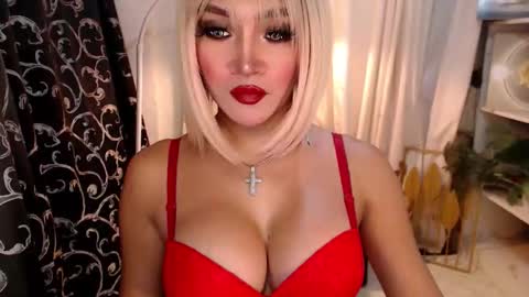Snapshot of goddessquinnie chatting on October 2025 12:08:01 AM quinnie online show from October 2025 12:08:01 AM