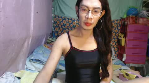 Snapshot of goddesssonyaxxx chatting on January 2025 04:09:02 AM KENNY DOLL online show from January 2025 04:09:02 AM
