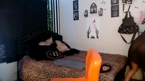 Snapshot of goddesstrinity_ chatting on January 2026 05:45:02 AM GoddessTrinityT online show from January 2026 05:45:02 AM