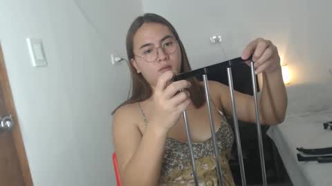 Snapshot of goldbella_ chatting on December 2024 04:34:02 AM bella online show from December 2024 04:34:02 AM