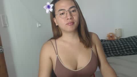 Snapshot of goldbella_ chatting on January 2025 01:06:01 AM bella online show from January 2025 01:06:01 AM