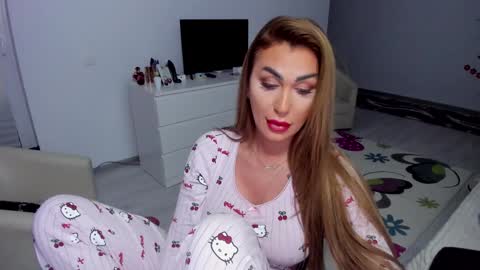 Snapshot of golddivine00 chatting on February 2025 07:29:02 AM Nicole.. online show from February 2025 07:29:02 AM