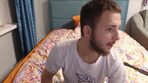 Golden boyyy21 online show from October 2025 08:59:02 PM