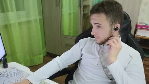 Golden boyyy21 online show from July 2026 07:24:01 PM