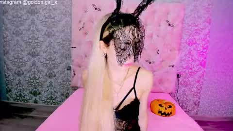 Snapshot of golden_girl__ chatting on October 2025 01:53:02 AM golden girl online show from October 2025 01:53:02 AM