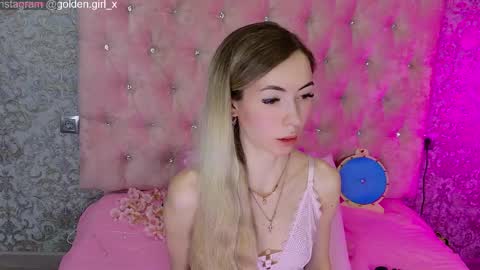 Snapshot of golden_girl__ chatting on April 2026 01:55:02 AM golden girl online show from April 2026 01:55:02 AM