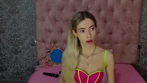 Snapshot of golden_girl__ chatting on July 2026 01:52:01 AM golden girl online show from July 2026 01:52:01 AM