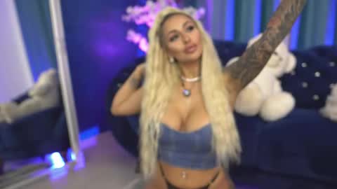 GoldenAmberX online show from September 2025 06:57:02 PM