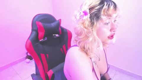 goldencurly  online show from February 2026 12:25:01 PM