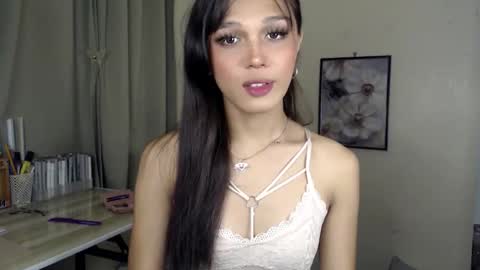 Lily is Gold online show from November 2025 04:32:02 AM