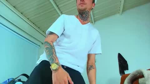 Snapshot of goldy_loyal99 chatting on September 2025 02:22:01 AM Goldy Loyal93 online show from September 2025 02:22:01 AM