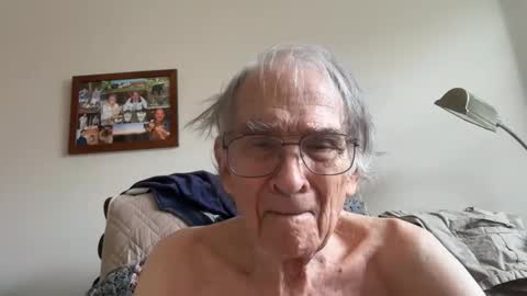Sweet old guy online show from May 2026 06:49:01 PM