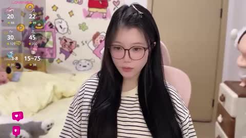 Snapshot of gorgeous_girl33 chatting on November 2025 01:50:02 AM gorgeous girl33 online show from November 2025 01:50:02 AM