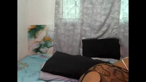 gorgeouslips10 online show from May 2026 12:12:01 PM