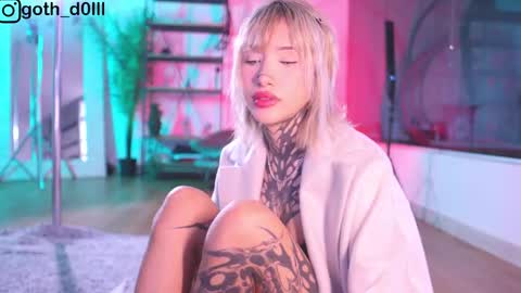 Snapshot of goth_dolll chatting on February 2025 10:14:02 PM sophie Special celebration a the beach 300k followers 3011 and 0112 online show from February 2025 10:14:02 PM