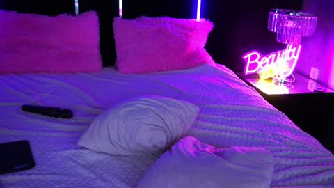 Grace online show from January 2025 12:50:01 AM