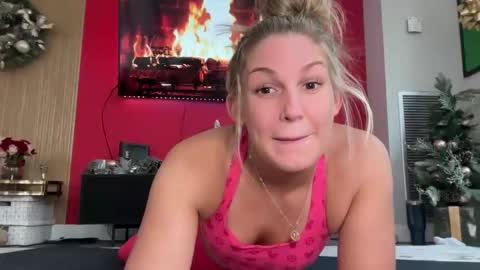 Snapshot of graciemae_baexx chatting on December 2024 06:39:01 PM Gracie Mae online show from December 2024 06:39:01 PM