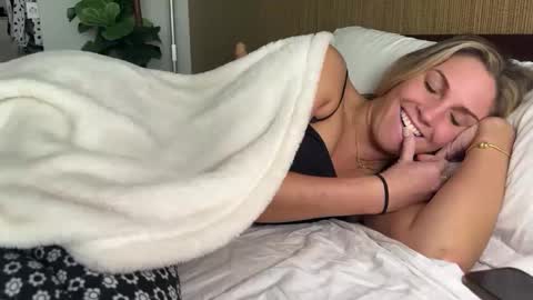 Snapshot of graciemae_baexx chatting on January 2025 04:35:01 PM Gracie Mae online show from January 2025 04:35:01 PM