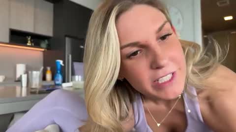 Snapshot of graciemae_baexx chatting on February 2025 09:25:02 PM Gracie Mae online show from February 2025 09:25:02 PM