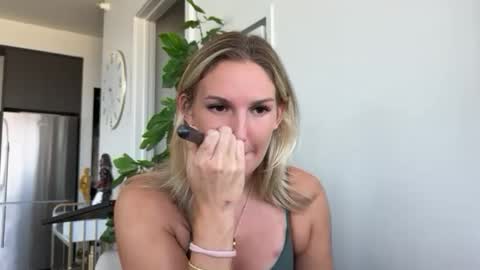 Snapshot of graciemae_baexx chatting on September 2025 05:25:02 PM Gracie Mae online show from September 2025 05:25:02 PM