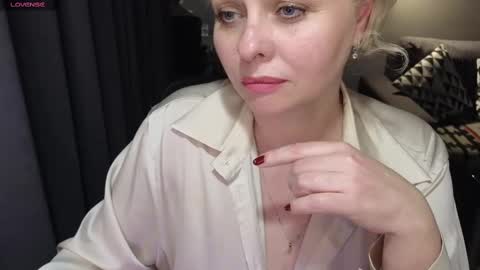 Snapshot of gray_swann chatting on February 2025 11:26:01 PM Ray online show from February 2025 11:26:01 PM