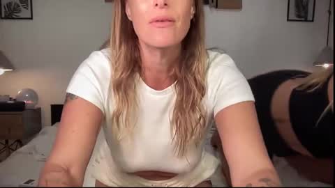 Snapshot of green_eyed_goddess_ chatting on February 2025 03:59:02 AM Green Eyed Goddess online show from February 2025 03:59:02 AM